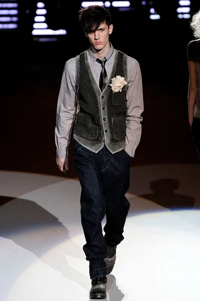 Look 17